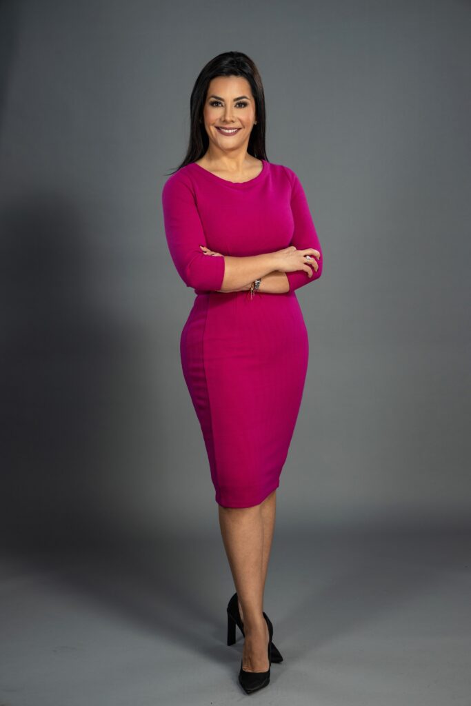 Adriana_Vargas_N2A0144-683x1024 Conozca Las Mujeres de Univision