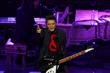 Fotografía de archivo del 1 de octubre de 2013 del cantante y compositor español Alejandro Sanz durante un concierto en el Auditorio Nacional de Ciudad de México (México). EFE/ Mario Guzmán