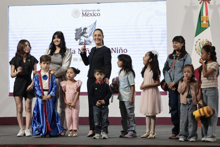 La presidenta de México, Claudia Sheinbaum, posa durante una rueda de prensa este miércoles, en el Palacio Nacional en la Ciudad de México (México). EFE/José Méndez