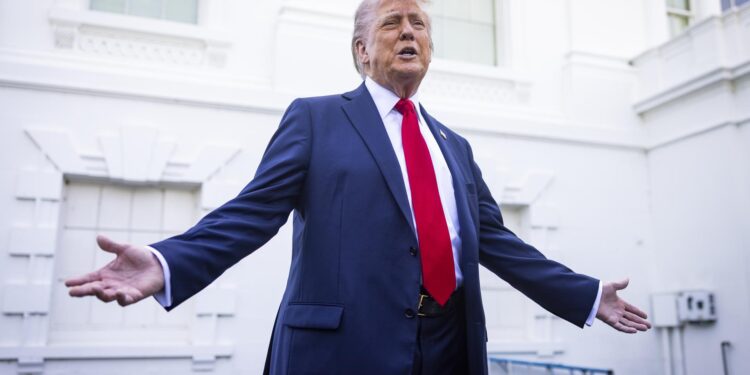 Fotografía de archivo del presidente de EE.UU., Donald Trump. EFE/EPA/ Jim Lo Scalzo