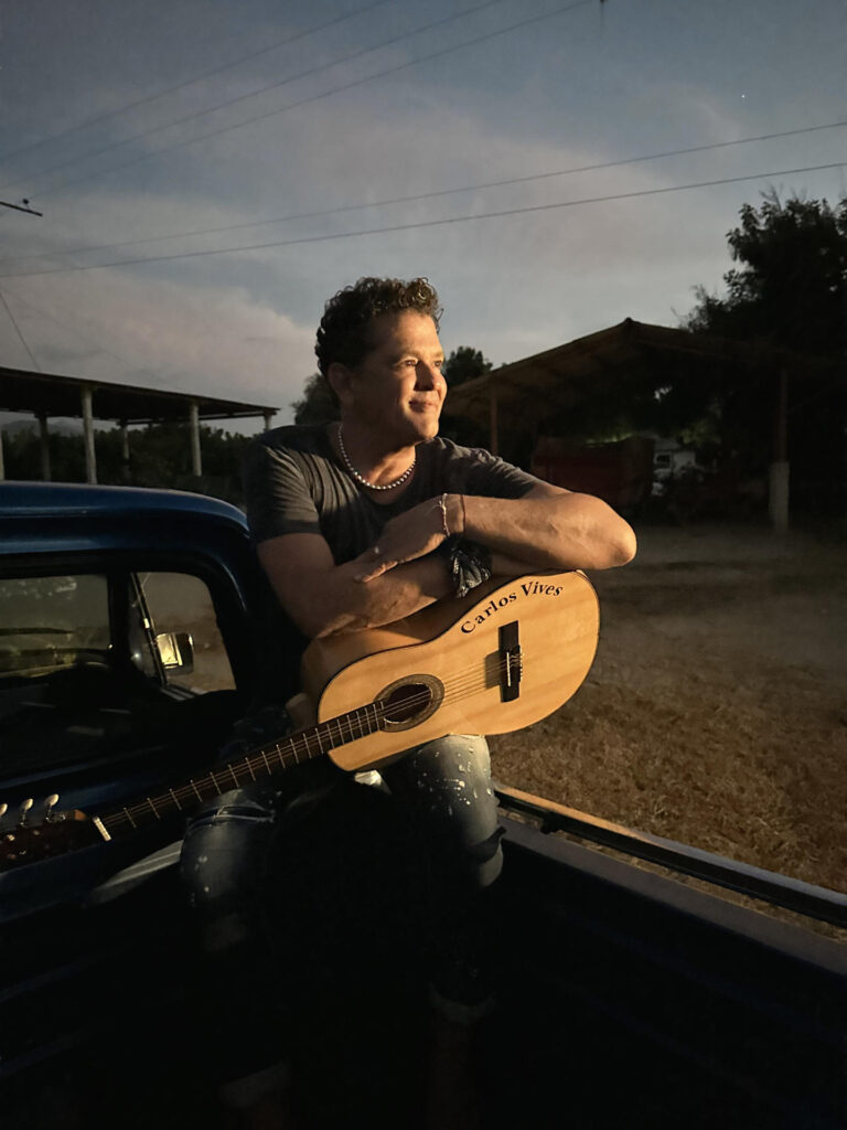 08ce00221f8e586eba395780314428d81786904fw-768x1024 Carlos Vives honra a Escalona y Gabo con nueva versión de álbum ganador de un Latin Grammy