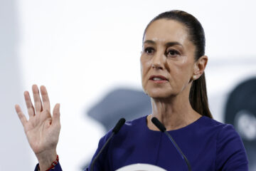 La presidenta de México, Claudia Sheinbaum, habla durante su rueda de prensa diaria este miércoles, en Palacio Nacional de Ciudad de México (México). EFE/ Sáshenka Gutiérrez