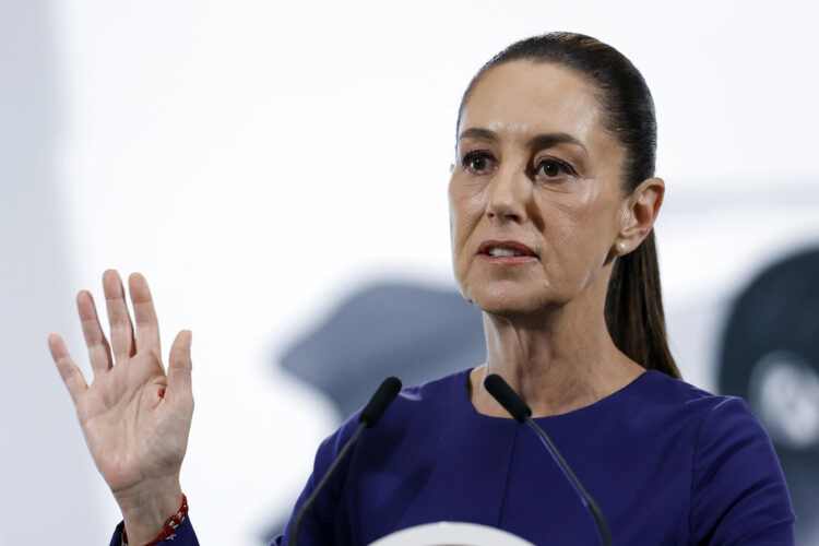 La presidenta de México, Claudia Sheinbaum, habla durante su rueda de prensa diaria este miércoles, en Palacio Nacional de Ciudad de México (México). EFE/ Sáshenka Gutiérrez