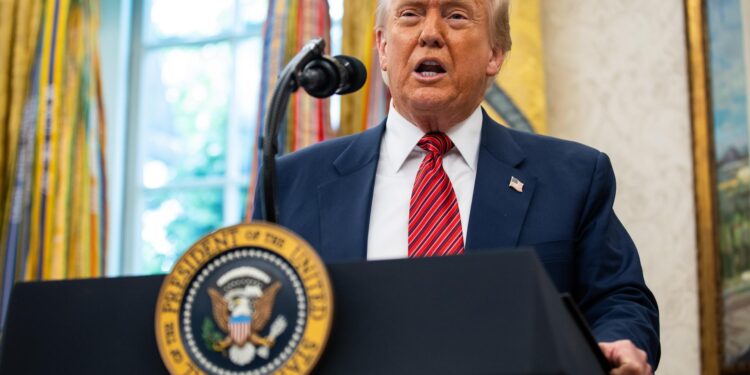 Fotografía de archivo del presidente de EE.UU., Donald Trump. EFE/EPA/SAMUEL CORUM / POOL