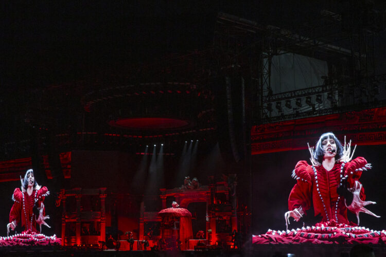 La cantante y compositora estadounidense Lady Gaga participa en un ensayo, previo a su concierto, este viernes, en la playa Copacabana en Río de Janeiro (Brasil). EFE/ Andre Coelho