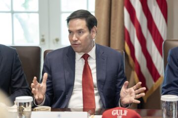 El secretario de Estado de EE.UU., Marco Rubio, durante una reunión del gabinete del presidente Trump, en la Casa Blanca, en Washington DC (EE.UU.). EFE/Ken Cedeno/Pool