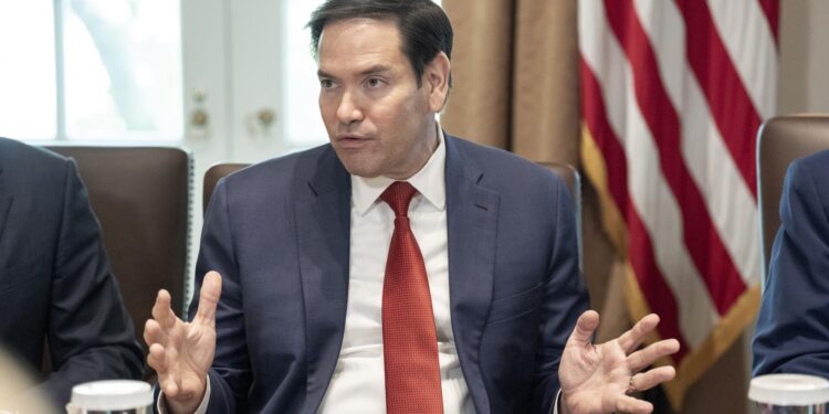 El secretario de Estado de EE.UU., Marco Rubio, durante una reunión del gabinete del presidente Trump, en la Casa Blanca, en Washington DC (EE.UU.). EFE/Ken Cedeno/Pool