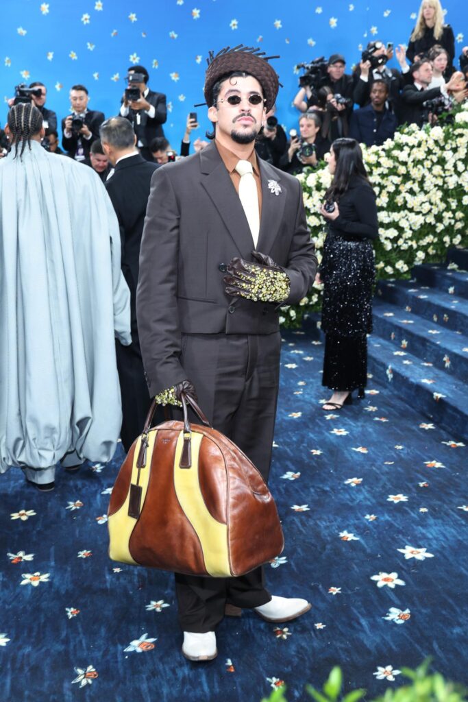 f0a2c4c471332bf5caee2a2d98e11f88e6b0e274w-683x1024 Bad Bunny, Shakira y Zoe Saldaña, entre las estrellas hispanas invitadas a la Met Gala