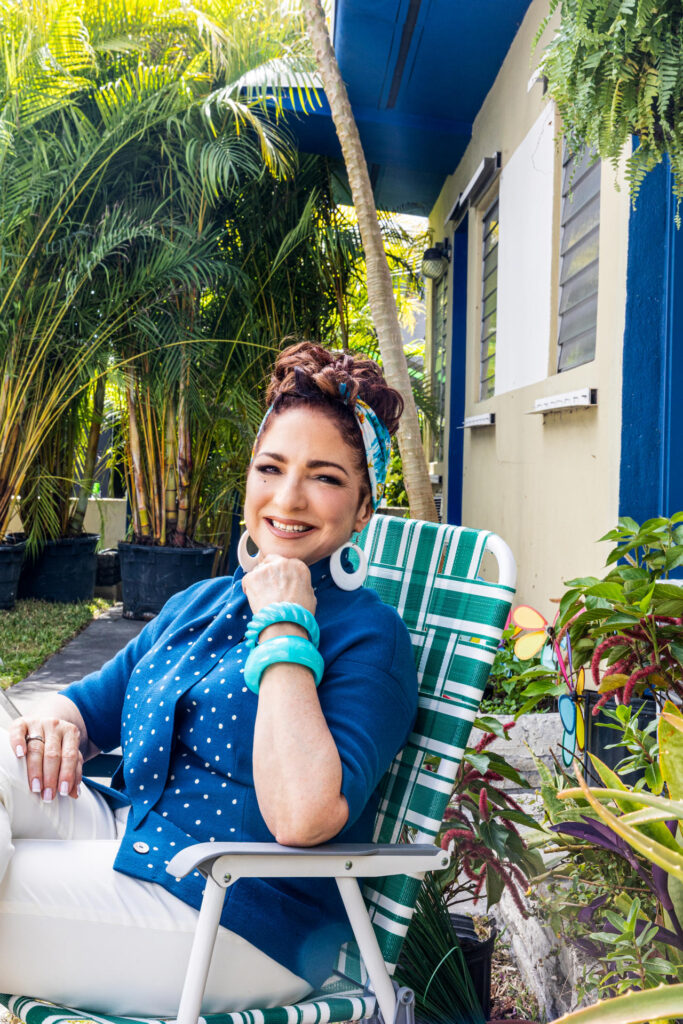 4cd49fa9bf7ab1d280001e29c5975718e4ec004bw-683x1024 Gloria Estefan honra su herencia con un nuevo sencillo de su primer álbum en 18 años