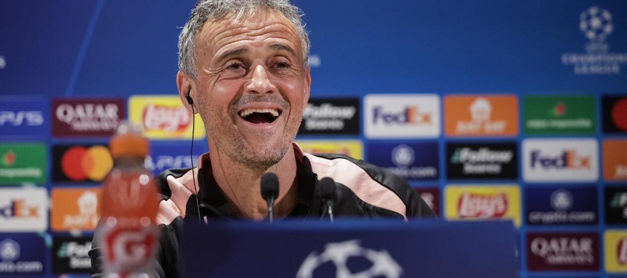 El entrenador del Paris Saint Germain, Luis Enrique, durante la conferencia de prensa previa al partido de la semifinal de la Liga de Campeones contra el Arsenal. EFE/EPA/CHRISTOPHE PETIT TESSON