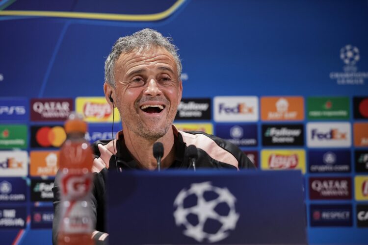 El entrenador del Paris Saint Germain, Luis Enrique, durante la conferencia de prensa previa al partido de la semifinal de la Liga de Campeones contra el Arsenal. EFE/EPA/CHRISTOPHE PETIT TESSON