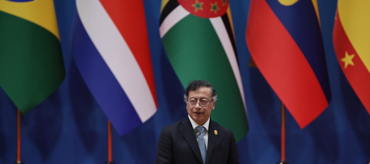 El presidente de Colombia, Gustavo Petro, fue captado este 13 de mayo, durante la ceremonia de apertura de la Cuarta reunión ministerial del Foro de China y la Comunidad de Estados Latinoamericanos y Caribeños (CELAC), en Pekín (China). EFE/Andrés Martínez