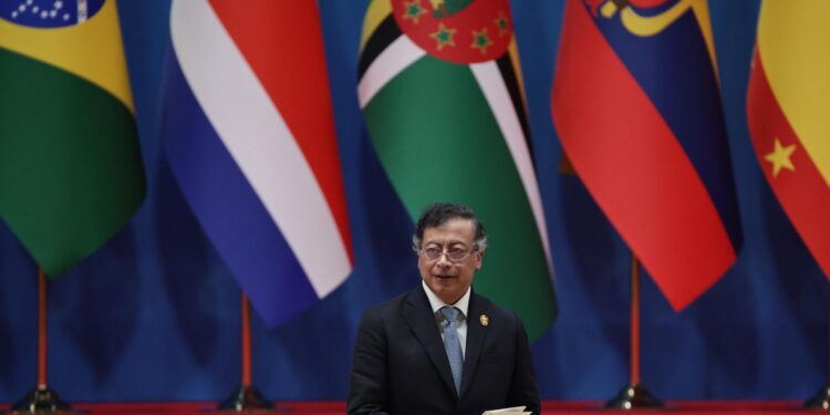 El presidente de Colombia, Gustavo Petro, fue captado este 13 de mayo, durante la ceremonia de apertura de la Cuarta reunión ministerial del Foro de China y la Comunidad de Estados Latinoamericanos y Caribeños (CELAC), en Pekín (China). EFE/Andrés Martínez