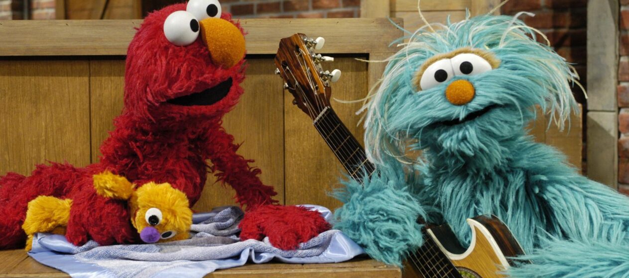Los personajes Elmo y Rosita, del programa infantil Plaza Sésamo, en una fotografía de archivo. EFE/Richard Termine