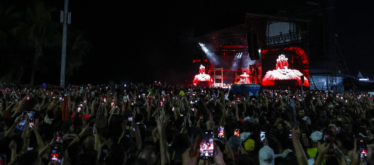 La cantante y compositora estadounidense Lady Gaga se presenta en un macroconcierto gratuito en la playa de Copacabana este sábado, en Río de Janeiro (Brasil). EFE/ Antonio Lacerda