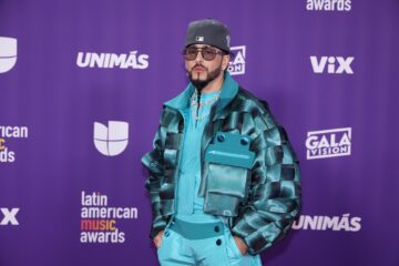Fotografía de archivo del 25 de abril de 2024 del cantante puertorriqueño Yandel posando en la alfombra roja de la novena edición de los premios Latin American Music Awards en Las Vegas (Estados Unidos). EFE/Ronda Churchill
