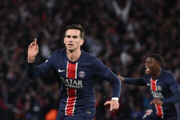 El jugador español del PSG Fabian Ruiz celebra el 1-0 durante el partido de vuelta de la UEFA Champions League jugado en el Parque de los Príncipes en París, Francia. EFE/EPA/CHRISTOPHE PETIT TESSON