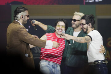 Fotografía de archivo, tomada el pasado 14 de mayo, de los integrantes de la banda colombiana de pop Morat, Juan Pablo Isaza (i), Martín Vargas Morales (2-i), Juan Pablo Villamil (2-d) y Simón Vargas Morales (d), durante un concierto en Bogotá, en el que presentaron su quinto álbum de estudio: 'Ya es mañana'. EFE/Carlos Ortega