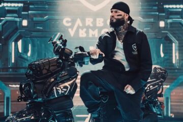 Farruko presenta su propia línea de motocicletas