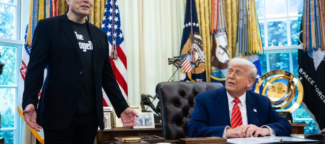 El magnate Elon Musk juntoi al presidente de Estados Unidos, Donald Trump. EFE/Francis Chung
