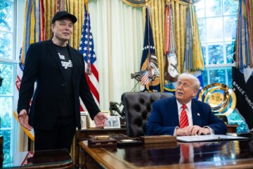El magnate Elon Musk juntoi al presidente de Estados Unidos, Donald Trump. EFE/Francis Chung